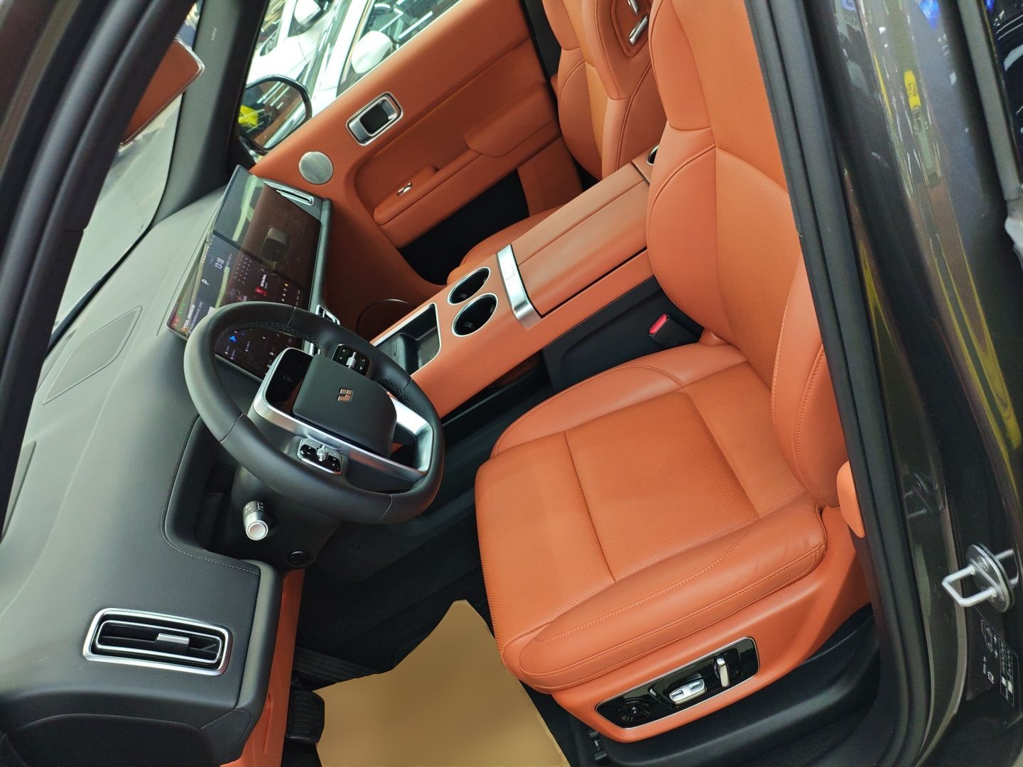 Переднее сиденье в автомобиле