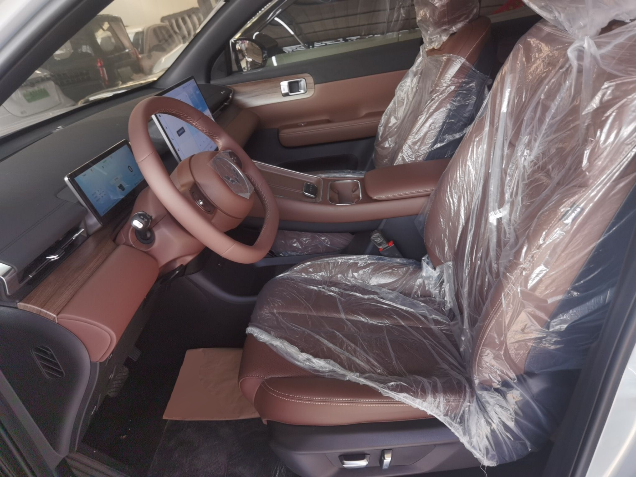 المقاعد الأمامية داخل السيارة