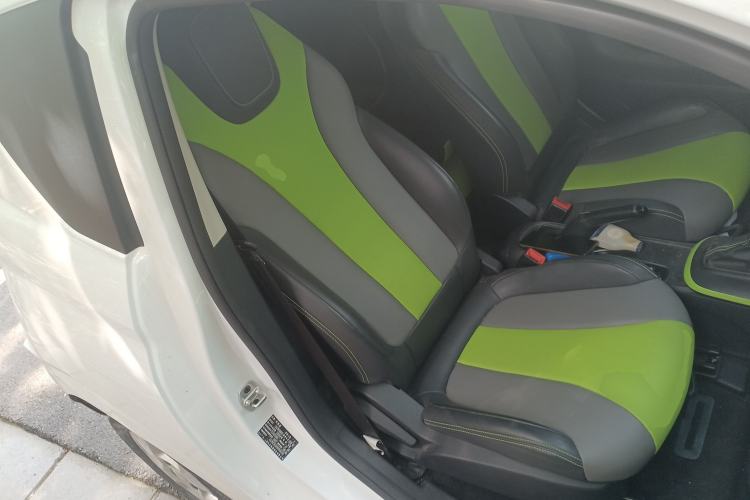 Used Roewe Clever 2021 302 km New Four-Seater Super-Efficient Version Right Front Seat