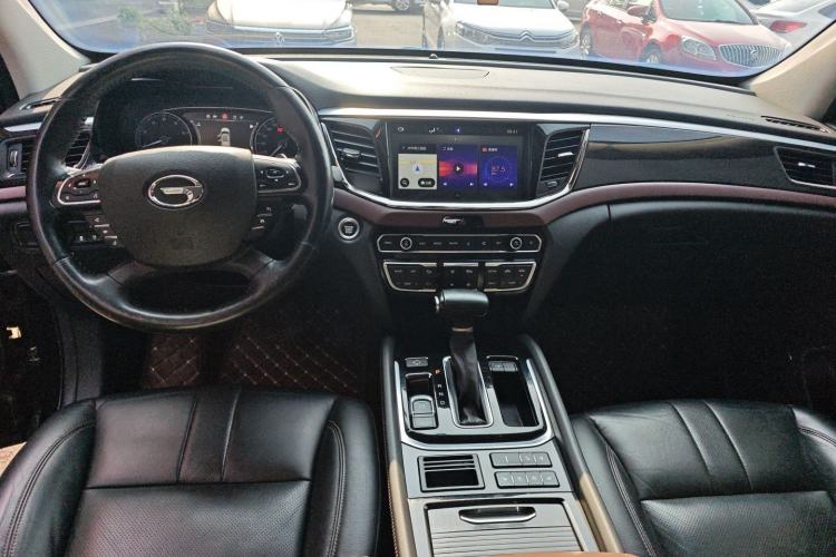 Used GAC Trumpchi GS8 2017 320T Two-Wheel Drive Luxury Smart Connectivity Version (7 Seats) Center Console