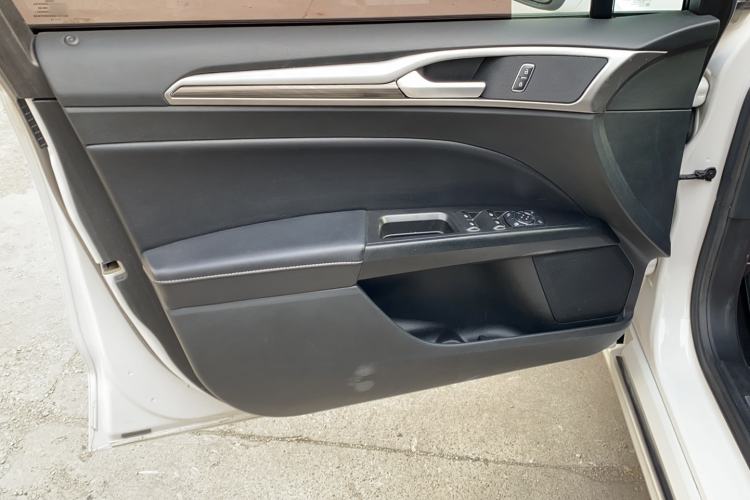 Used Ford Mondeo 2018 EcoBoost 200 Stylish Model Interior 1