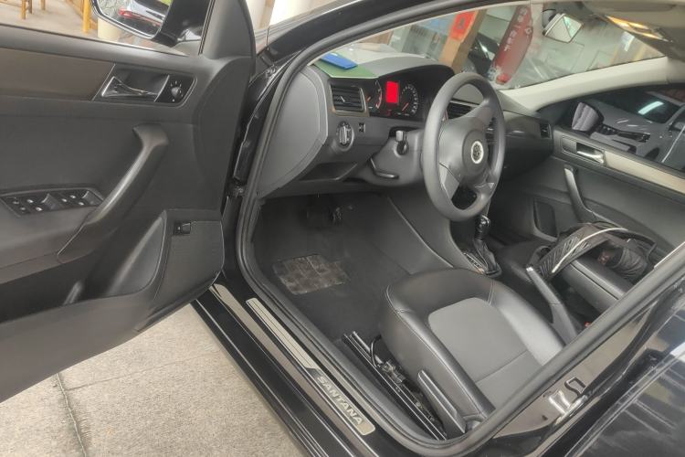 Used Volkswagen Santana 2015 1.6L Automatic Comfort Edition Driver Seat