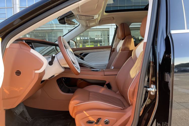 Used VOYAH FREE 2023 Four-Wheel Drive Extended-Range Model with Ultra-Long Range