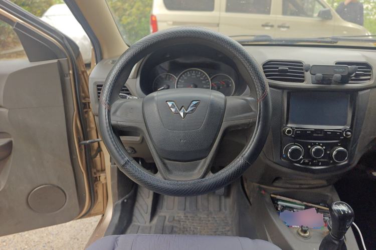 Used Wuling Hongguang 2014 1.5L Standard Version Steering Wheel