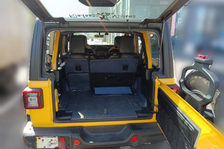 Used Jeep Wrangler 2019 2.0T Sahara Four-Door Version China VI Emission Standard Trunk