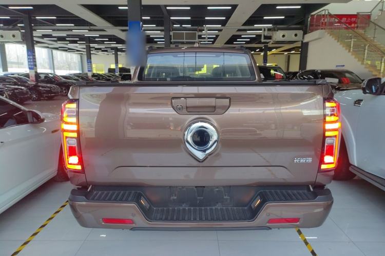 Used Great Wall Poer 2023 2.0T Passenger Version Automatic Diesel 4x4 Sporty GW4D20M