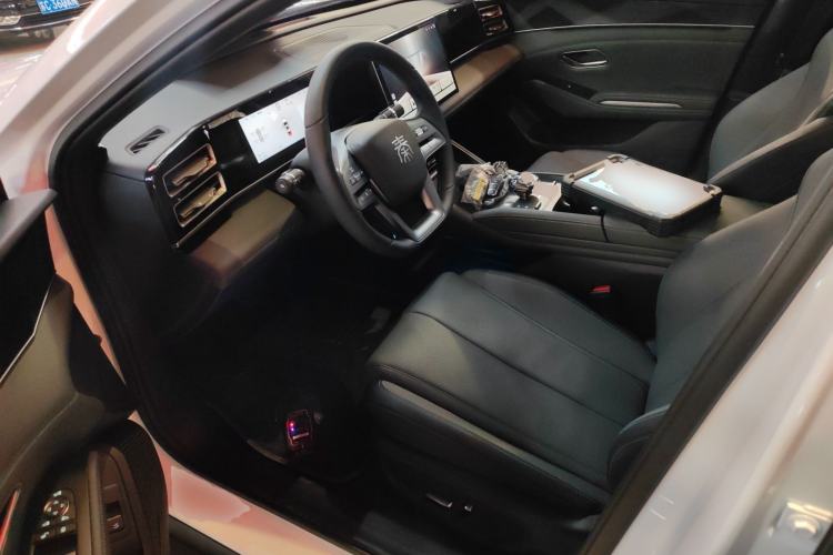 Used BYD Qin L 2025 DM-i Smart Drive 120KM Superior Model
