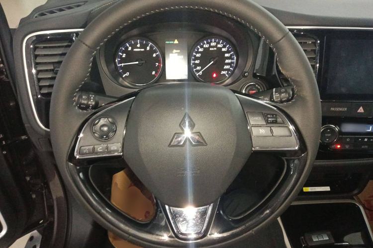 Used Mitsubishi Outlander 2019 2.0L Two-Wheel Drive Comfort Edition 5 Seats China V Standard