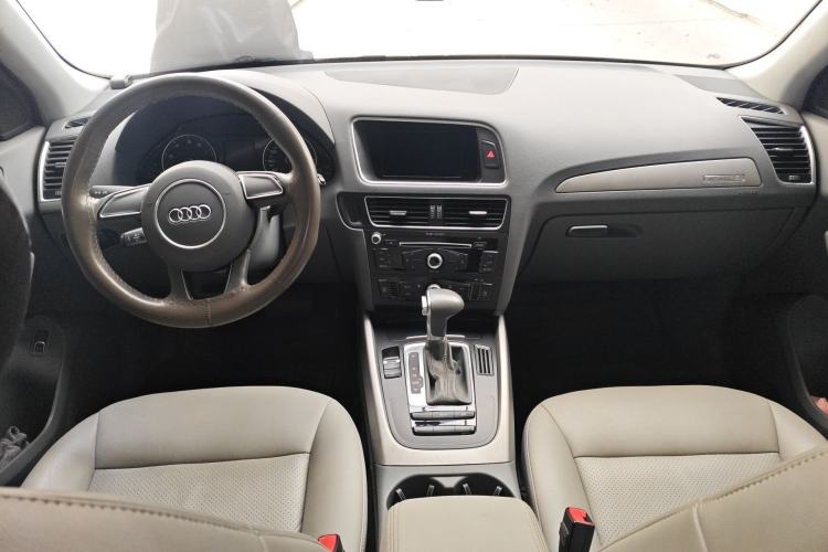 Used Audi Q5 2016 40 TFSI Trendy Edition Center Console