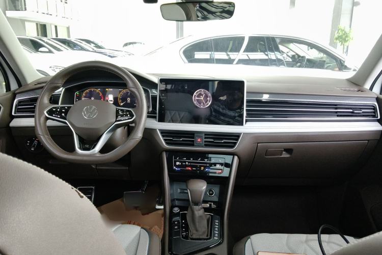 Used Volkswagen Tiguan L 2023 330TSI Automatic Two-Wheel Drive R-Line Enjoyment Edition Center Console