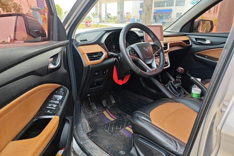 Used Wuling Hongguang S3 2018 1.5T Manual Luxury Model China V Standard Driver Seat