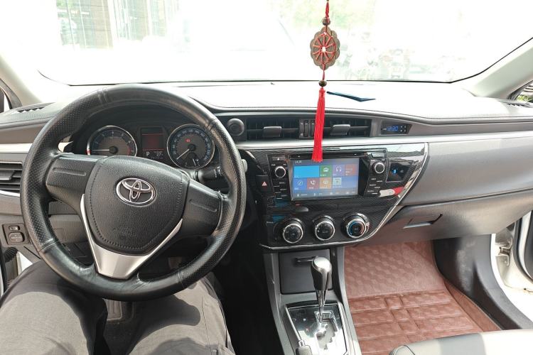 Used Toyota Corolla 2014 1.6L CVT GL-i Center Console