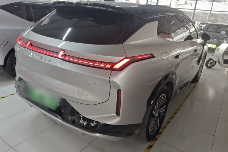 Used Lynk & Co 08 EM-P 2025 220 km All-Wheel-Drive Performance Halo
