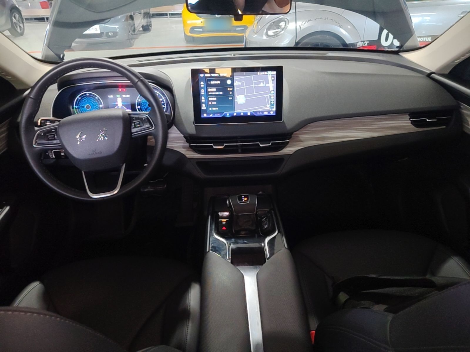 Hongqi E-QM5 2024 610 km PLUS — снимка 12