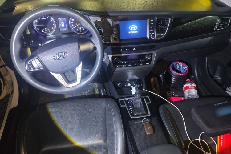 Used Hyundai Mistra 2016 1.8L Automatic Smart GLS Center Console