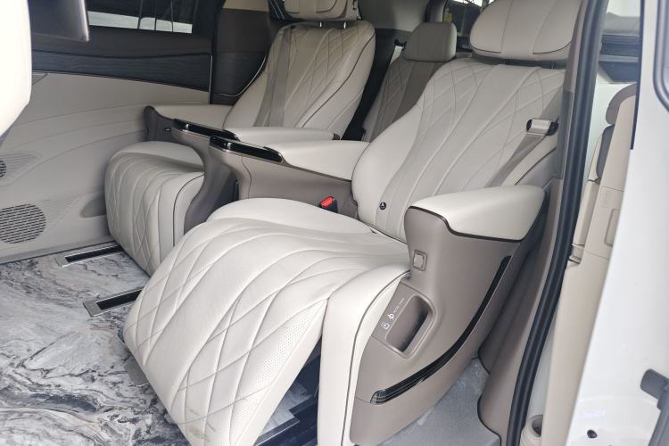 Used Denza D9 2022 DM-i 970 Four-Wheel Drive Prestige Model Left Rear Seat