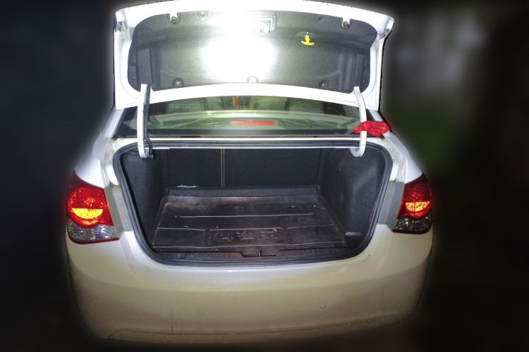 Used Chevrolet Cruze 2012 1.8L SE AT Trunk