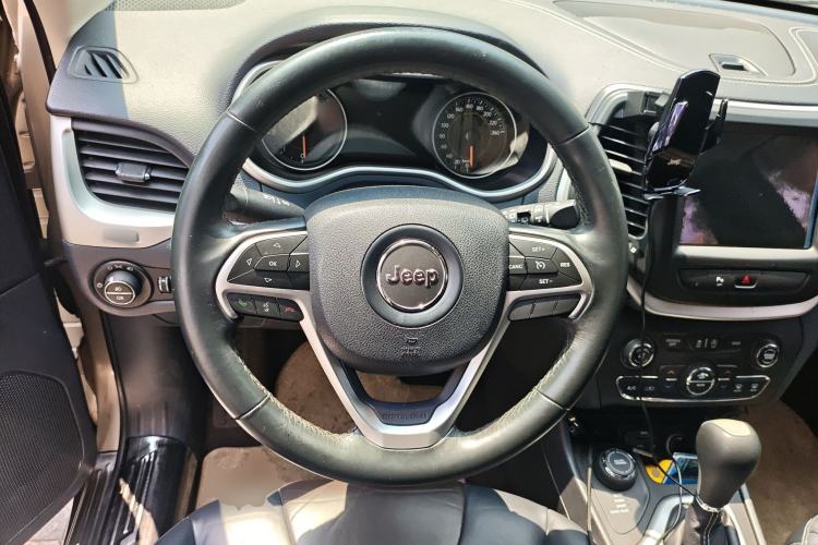 Used Jeep Cherokee 2016 2.4L Professional Edition Steering Wheel