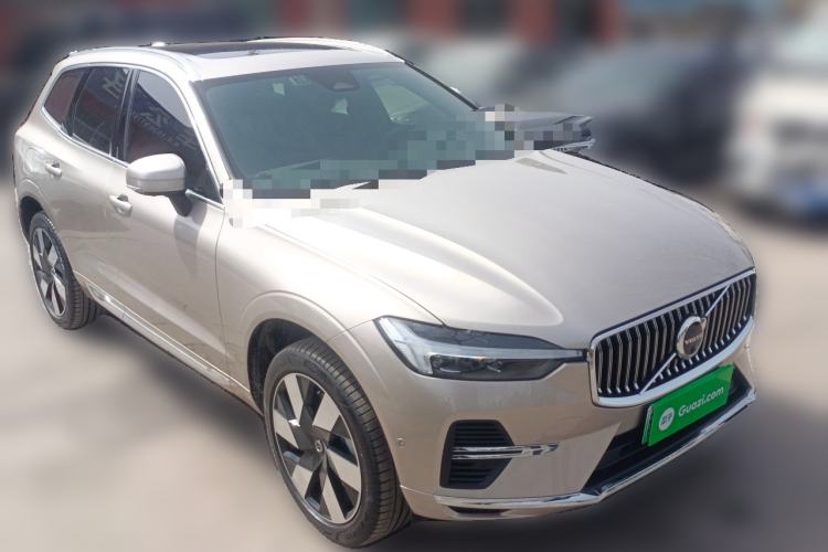 Used Volvo XC60 New Energy 2025 Plug-in Hybrid Long-Range All-Wheel Drive Smart & Luxurious Edition Front Right 45 Deg