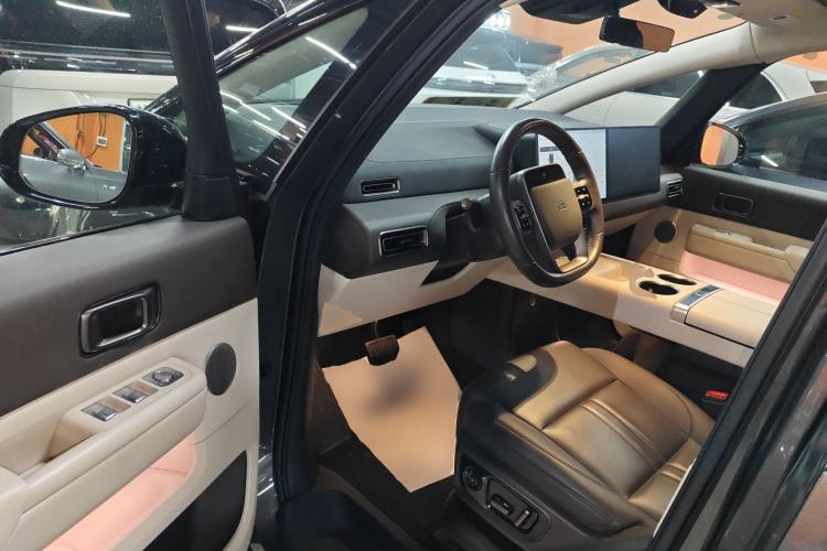 Used Li Auto MEGA 2024 Ultra Model
