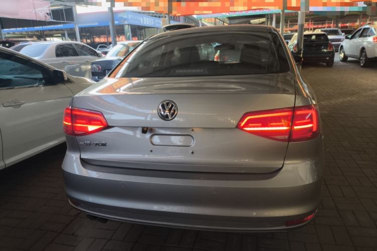 Used Volkswagen Sagitar 2017 230TSI Automatic Comfort Version
