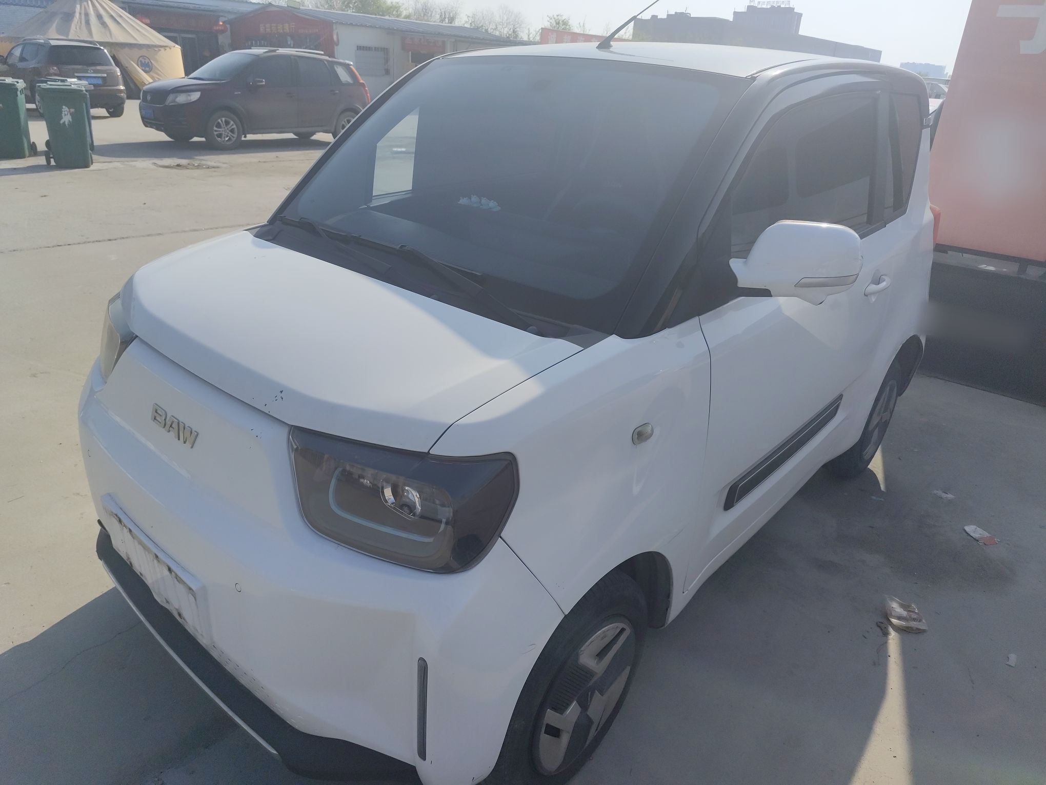 تحت مقدمة السيارة