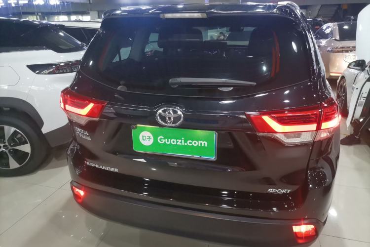 Used Toyota Highlander 2018 2.0T Two-Wheel-Drive Luxury Edition 7 Seats Emission Standard China V Rear
