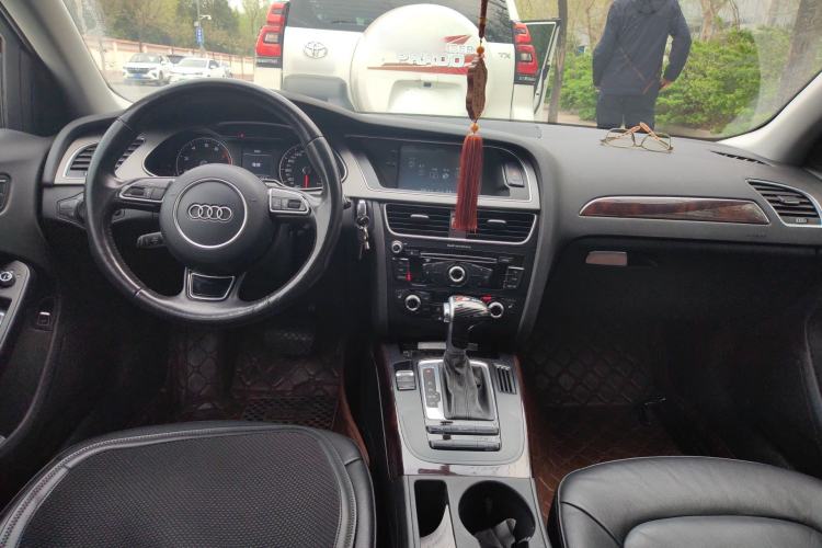 Used Audi A4L 2015 35 TFSI Automatic Comfort Model Center Console