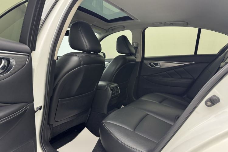 Used Infiniti Q50 2014 3.7L Comfort Edition Interior 2