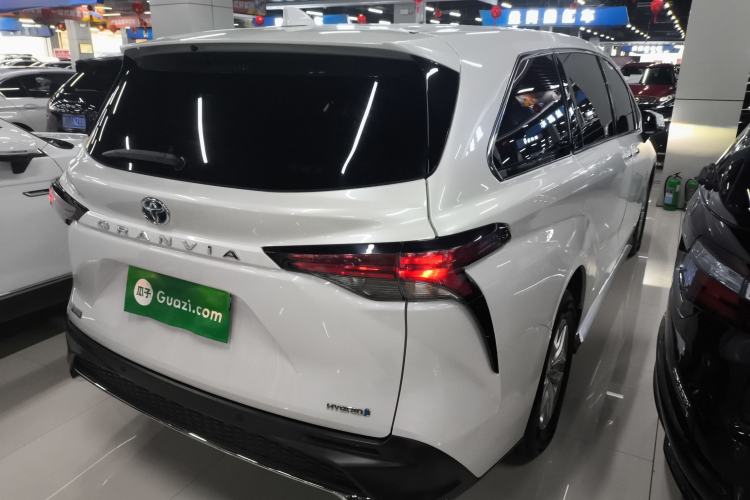Used Toyota Granvia 2024 2.5L Hybrid Comfort Edition
