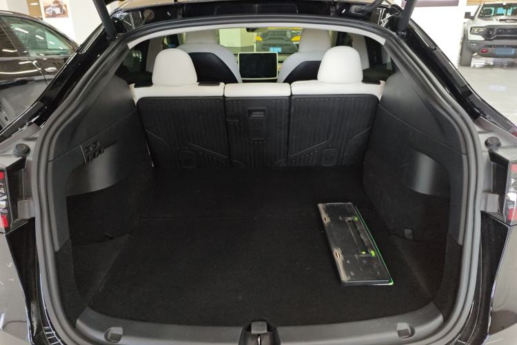 Used Tesla Model Y 2021 Standard Range Rear-Wheel Drive Version Trunk