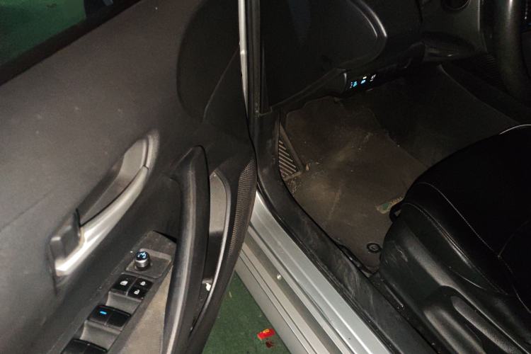 Used Toyota Levin 2019 185T CVT Sport Edition China VI Standard Interior 3