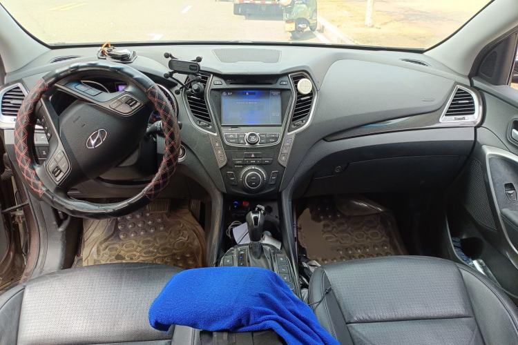 Used Hyundai Grand SantaFe 2013 2.2T 7-Seater Four-Wheel-Drive Flagship Edition Center Console