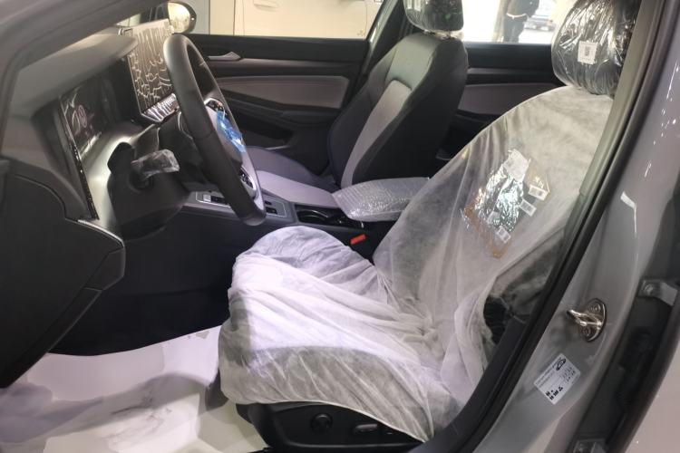 Used Volkswagen Golf 2025 Facelift 300TSI R-Line
