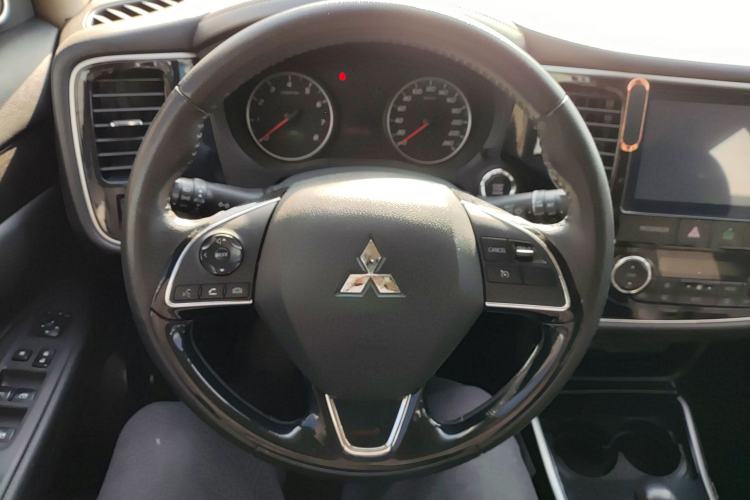 Used Mitsubishi Outlander 2018 2.0L Two-Wheel Drive Glory Edition 5 Seats