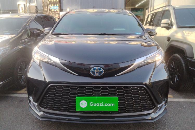 Used Toyota Granvia 2022 2.5L Hybrid Premium Edition
