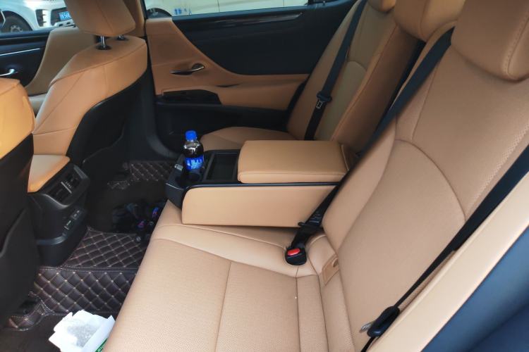 Used Lexus ES 2023 200 Excellence Edition