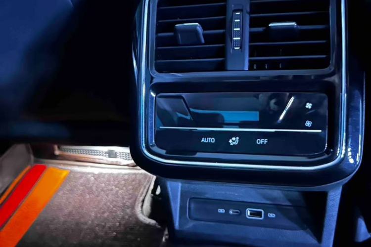 Used Volkswagen Passat 2025 Outstanding Model 330TSI Starry Elite Edition Interior 9