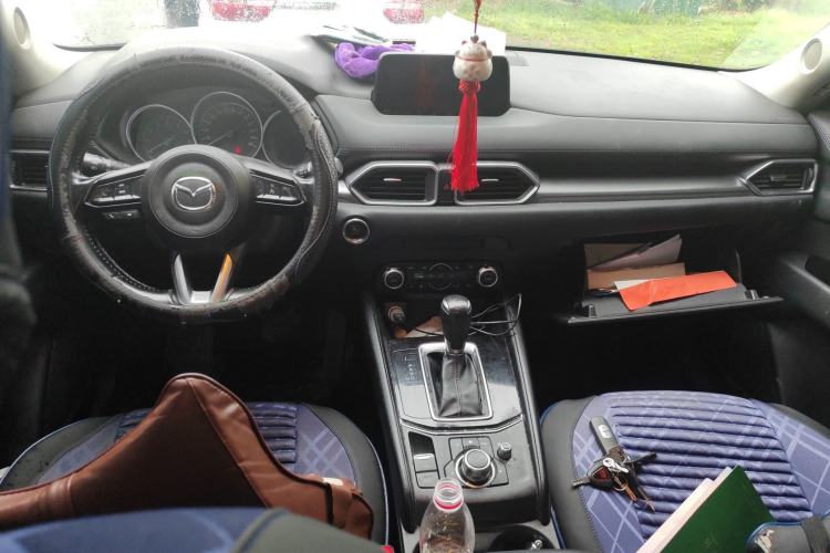 Used Mazda CX-5 2017 2.0L Automatic 2WD ZhiShang Trim China VI Standard Center Console