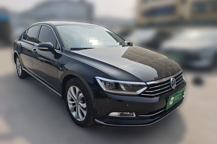 Used Volkswagen Magotan 2017 330TSI DSG Luxury Model Front Right 45 Deg