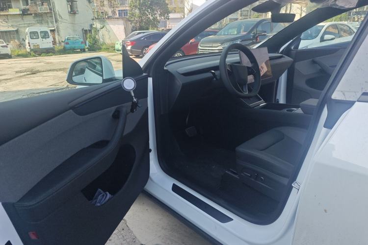 Used Tesla Model Y 2026 Rear-Drive Model
