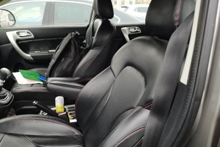 Used Haval H6 2013 Upgraded Model 1.5T Manual Two-Wheel Drive Elite Version Left Front Seat