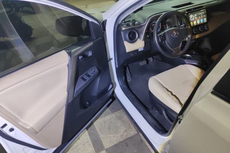 Used Toyota RAV4 2013 2.0L CVT Two-Wheel Drive Urban Edition
