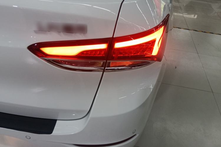 Used Buick GT 2021 Revised Version Flagship 1.5L Automatic Elite Edition Right Rear Taillight