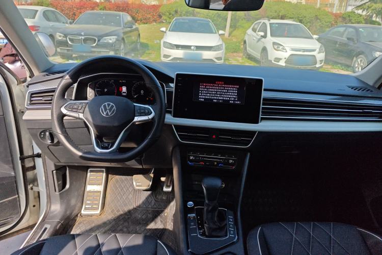 Used Volkswagen Tiguan L 2024 330TSI Automatic Two-Wheel Drive R-Line Enhanced Edition Center Console