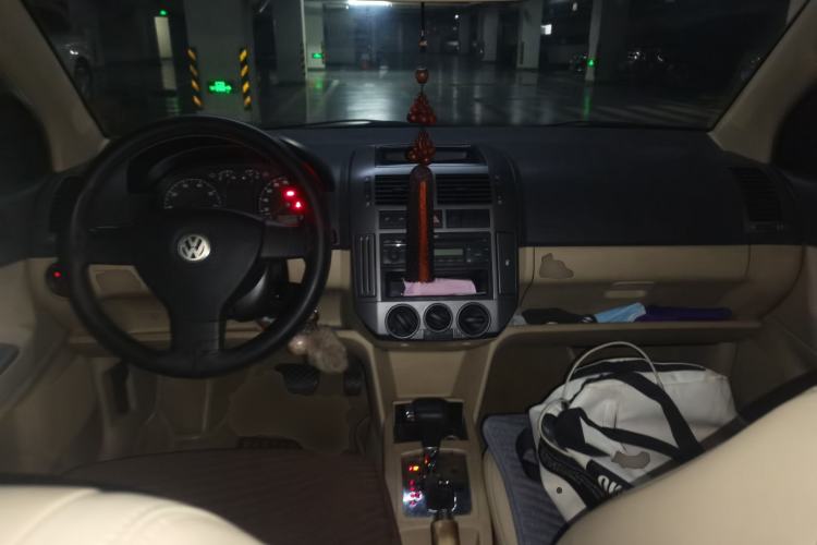 Used Volkswagen Polo 2009 Jingqing 1.6L Automatic Fashion Edition Center Console