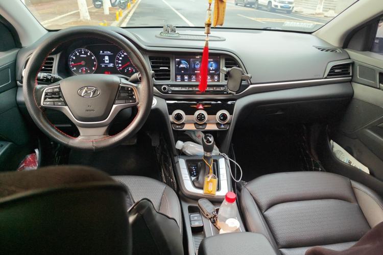 Used Hyundai Elantra (6th Generation / Lingdong) 2020 1.5L CVT Smart & Stylish – Elite Version Center Console