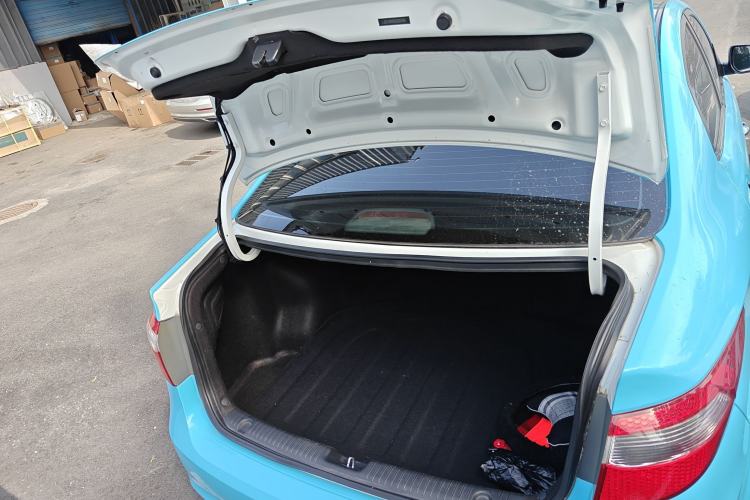 Used Kia K2 2012 Sedan 1.4L MT GLS Commemorative Edition
