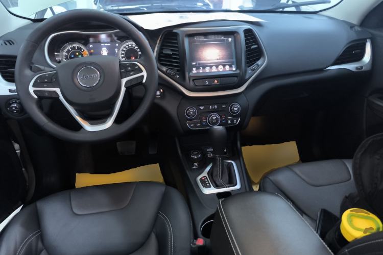 Used Jeep Cherokee 2016 2.4L Professional Smart Version