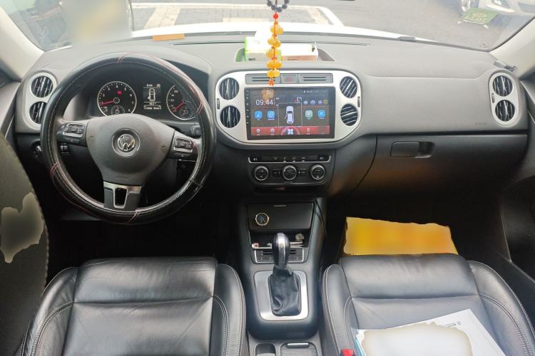 Used Volkswagen Tiguan 2016 280TSI Automatic Two-Wheel Drive Silk Road Comfort Edition Center Console